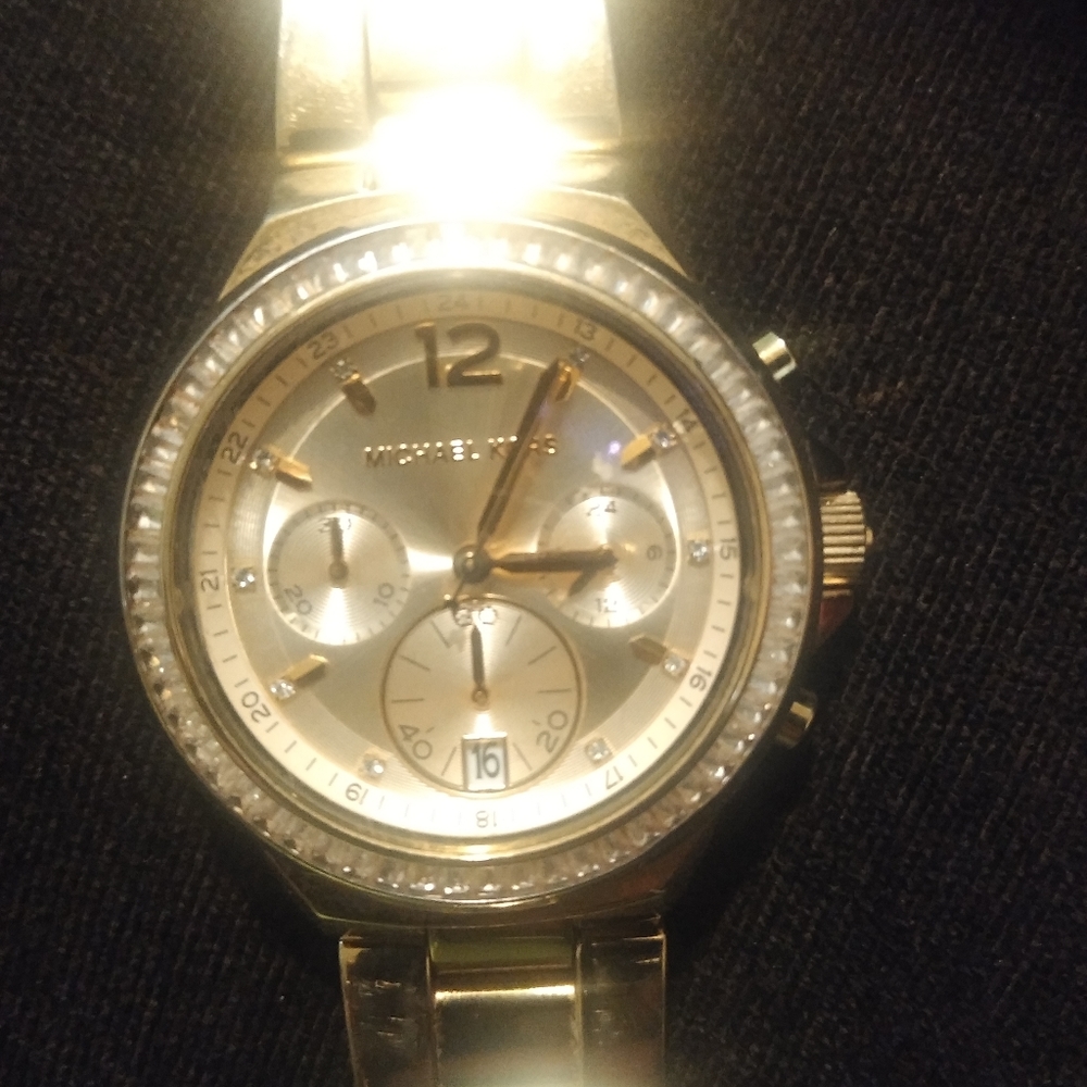 Watch - Picture 2 of 3
